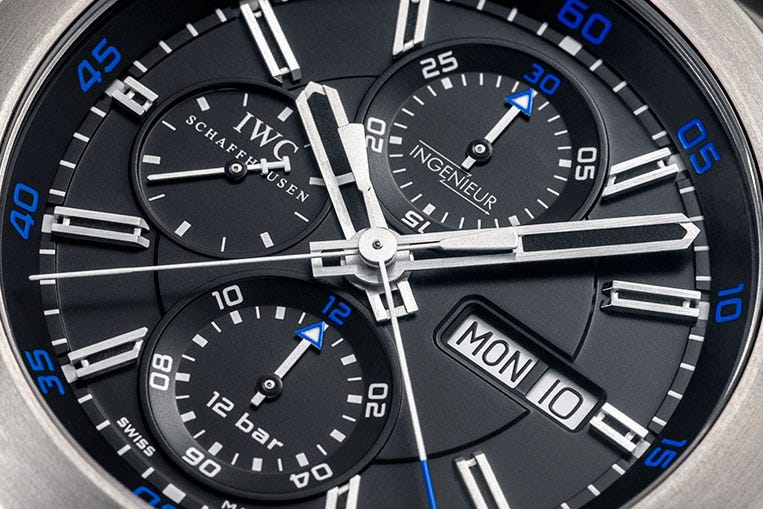 Die bekommt Twin zweiter Chronographenzeiger spaltbar "aufgezeichnete" mal unterwegs mit dem zusätzlichen Schieber um zehn Uhr